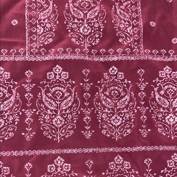 Elegant Burgundy Sleeveless Dress - Picture 3 of 4